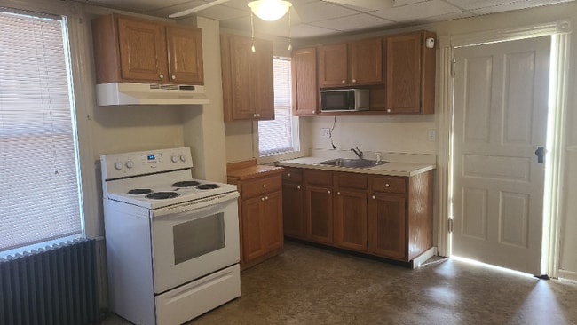 210 E Pine St unit Lower Back, Selinsgrove, PA 17870 - photo 7