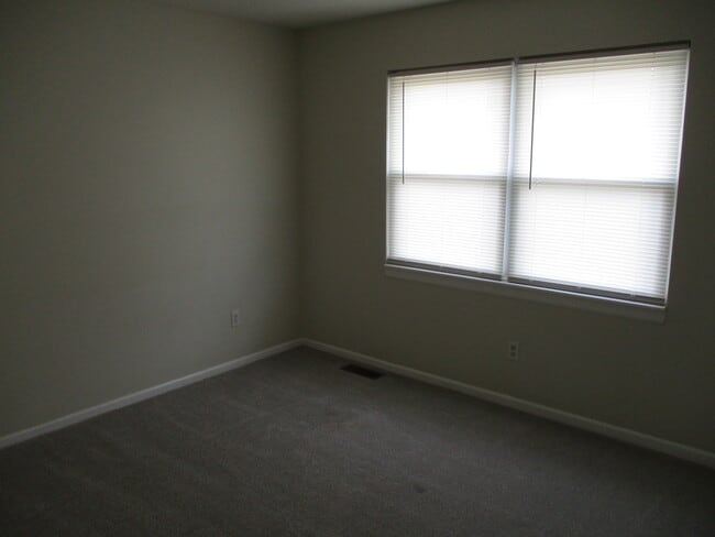 1039 E Huntington Place, Olathe, KS 66061 - photo 7