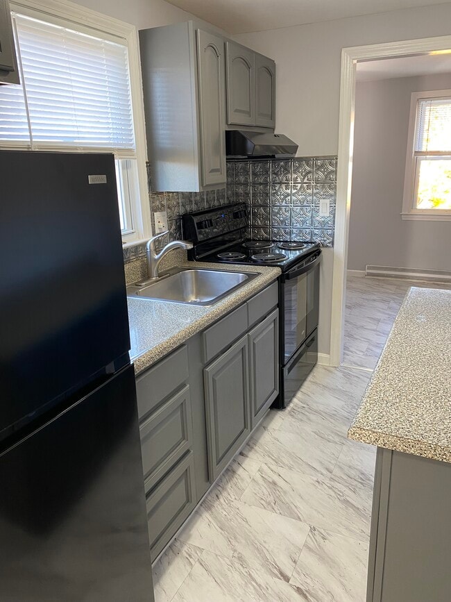 60 Ashcraft Rd unit 60 ashcraft road, New London, CT 06320 - photo 2