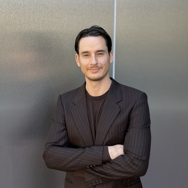 Agent Photo