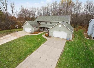 1425 Cardinal Ln, Green Bay, WI 54313