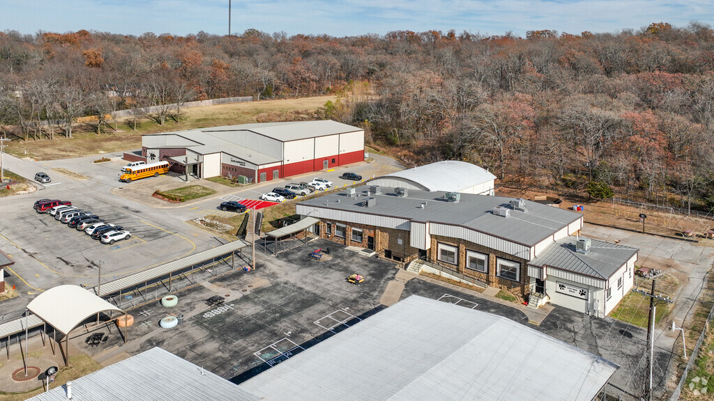 Justus-Tiawah is a PK-8 Independent school district outside of Claremore, OK