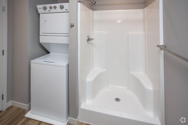 1BR, 1BA - 586SF - Bathroom