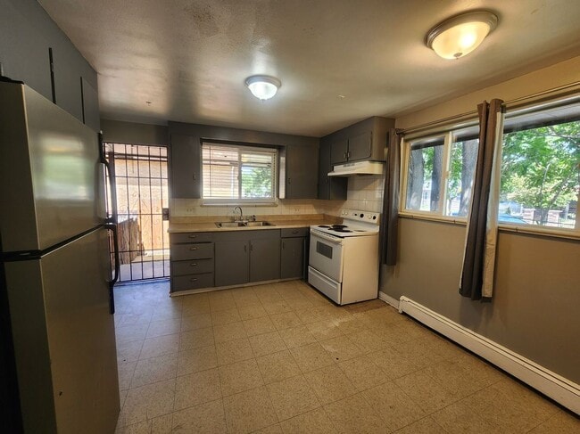 1753 Clinton St, Aurora, CO 80010 - photo 4