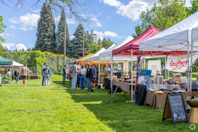 The Thursday Market is located at the local Grant Park.