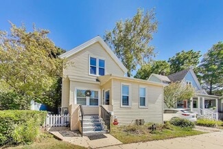 869 N Mckinley Rd Unit 2, Lake Forest, IL 60045