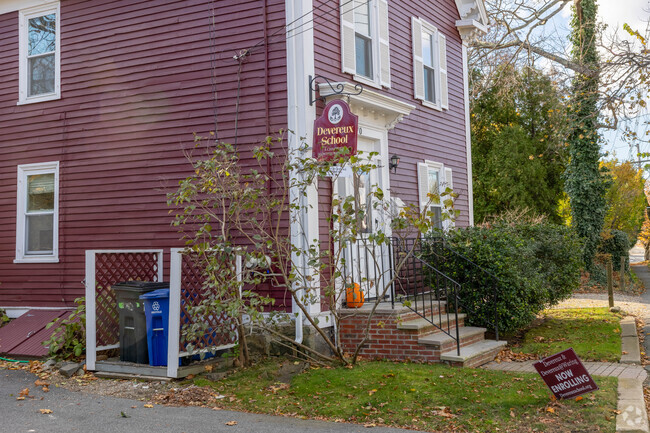 Devereux School has a student teacher ratio of 7 to 1.