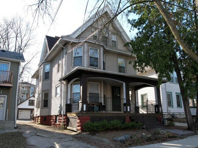 1037 Jenifer St unit 2, Madison, WI 53703 - photo 2