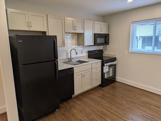 1869 Montclaire Ln, Vestavia Hills, AL 35216 - photo 4