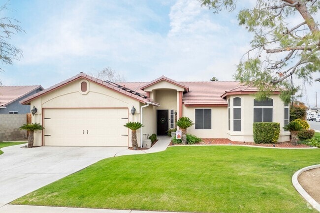 Calloway Country is full of many new Mediterranean style homes.