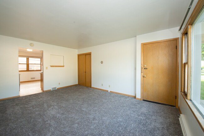 3061 S 72nd St unit 3, West Allis, WI 53219 - photo 3
