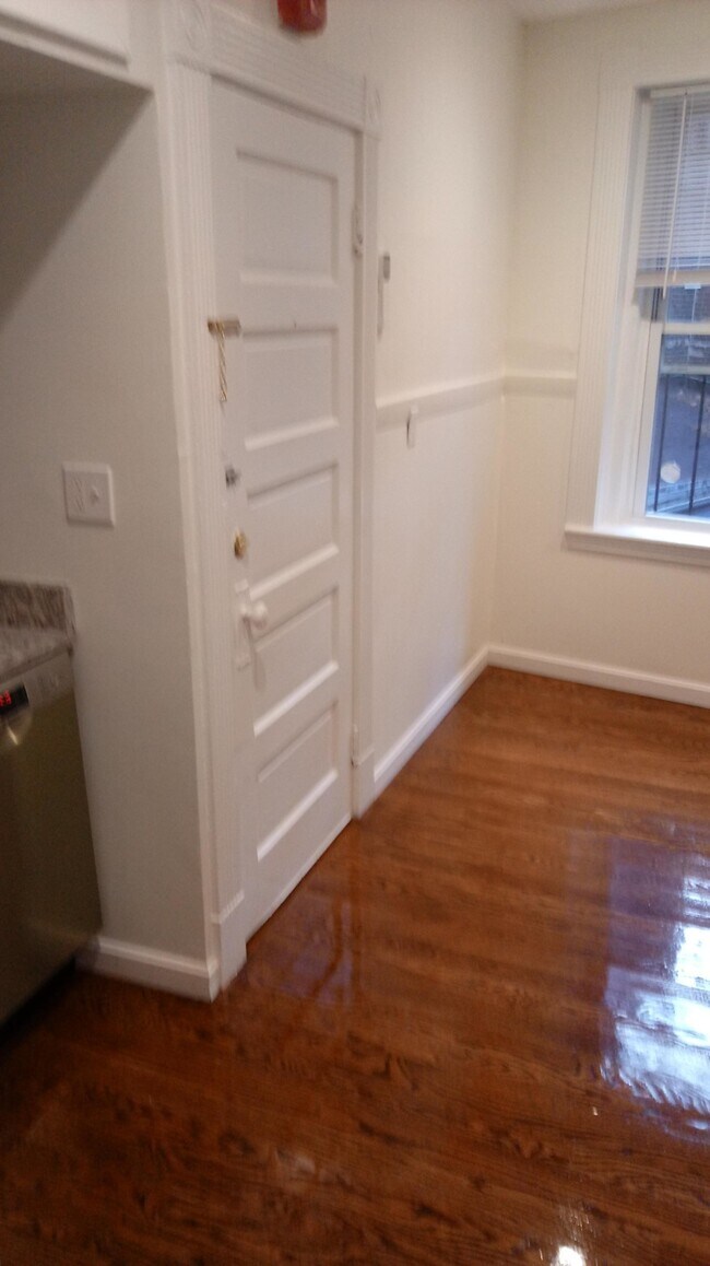 4 Garden Ct unit 5C, Boston, MA 02113 - photo 6