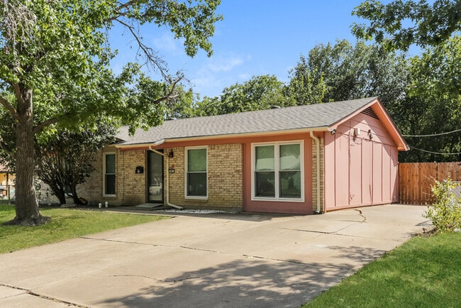 441 NW Jayellen Ave, Burleson, TX 76028 - photo 2