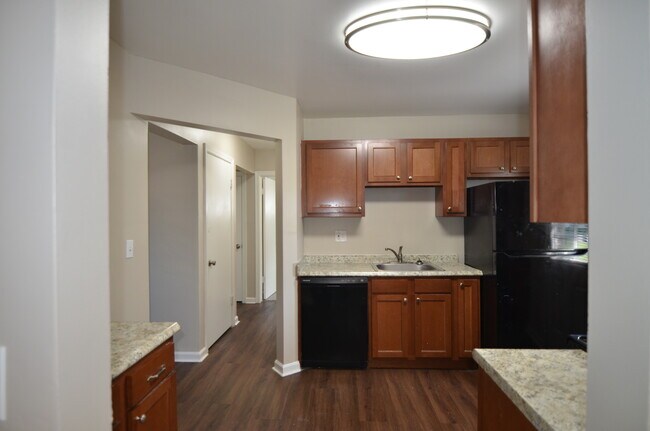 3569 Locust Ln, Cincinnati, OH 45238 - photo 5