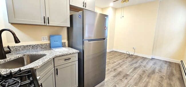 207 S Union St unit 207 South Union St, Burlington, VT 05401 - photo 2