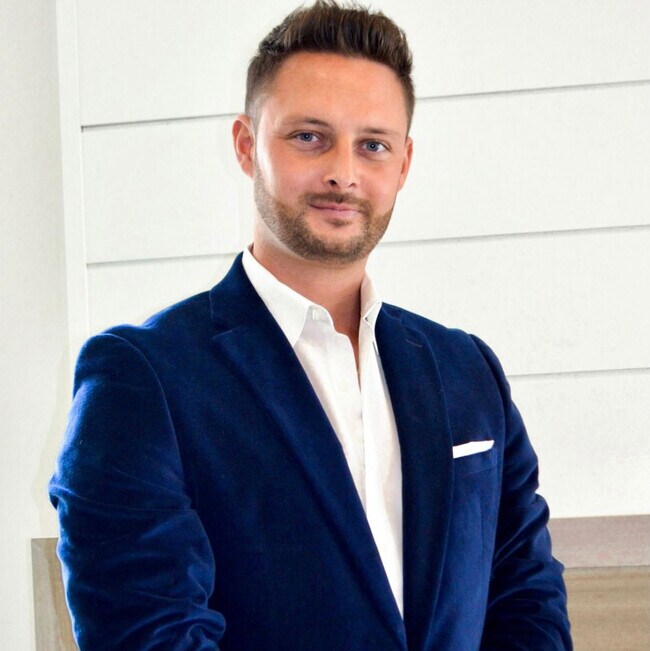 Agent Photo