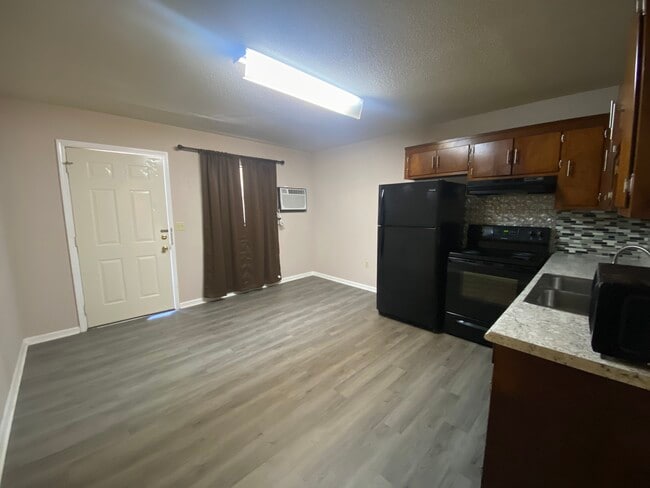 303 Church St unit 211, Central, SC 29630 - photo 3