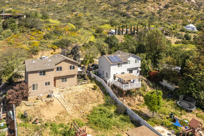 Many homes in Harbison Canyon feature large lots.