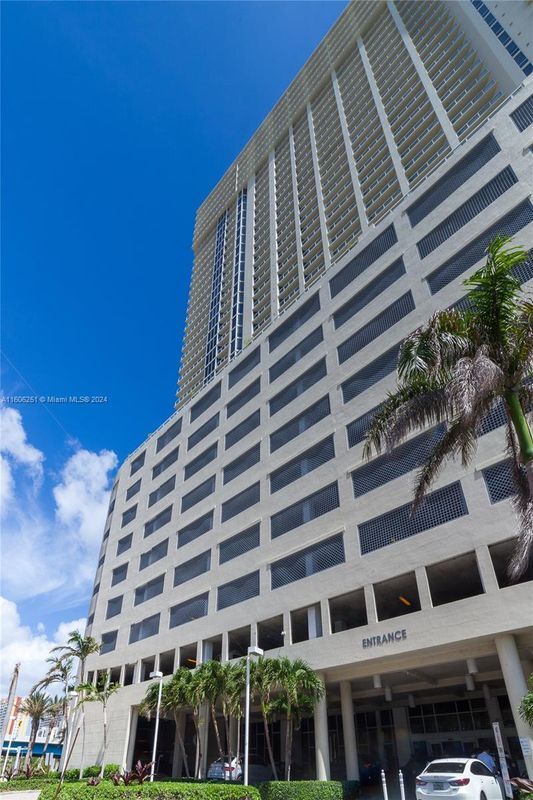 La Perla Ocean Residences, Sunny Isles Beach, FL 33160 - photo 1