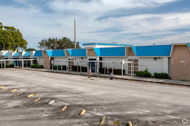 Covered walkways along the entrance to Oriole Elementary School in Lauderdale Lakes, FL.