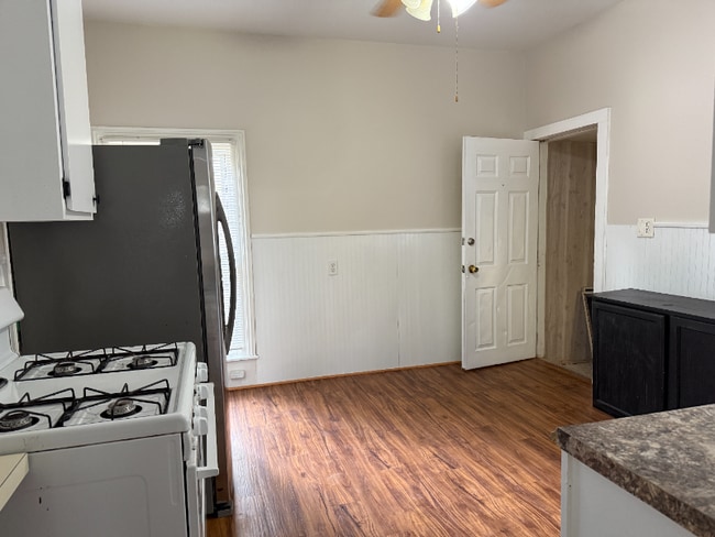 522 Fleming St, Howell, MI 48843 - photo 2