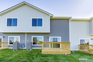 9112 Robinson Dr, West Des Moines, IA 50266