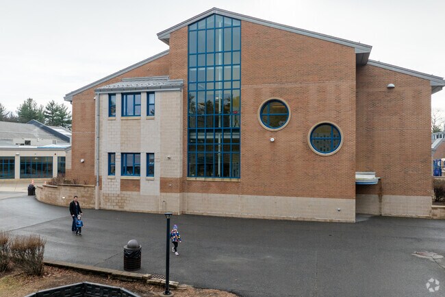 Carlisle School is a public school in Carlisle serving students PK-8.