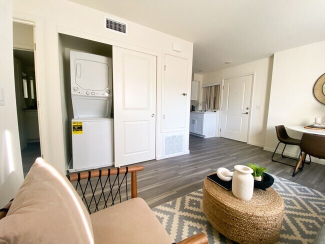 1704 Hornblend St, San Diego, CA 92109 - photo 5