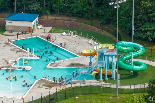 Brown Mills Aquatic Center offers Lithonia residents a fun pool day to enjoy.