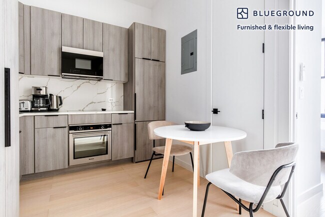 230 W 72nd St unit FL3-ID1300, New York, NY 10023 - photo 3