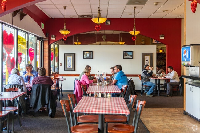 Craving pizza? Head to Bono’s Italian Restaurant, located just 2 miles north of the community.