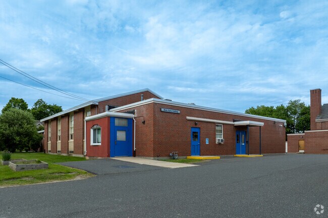 St. Agnes Academy has a student to teacher ratio of 12 to 1.