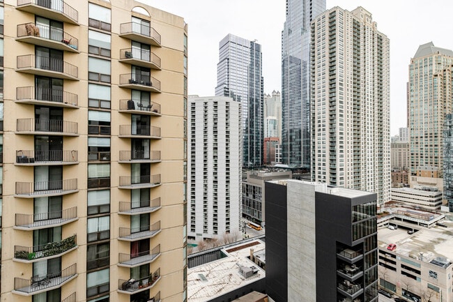 77 W Huron St unit FL20-ID1379, Chicago, IL 60654 - photo 7