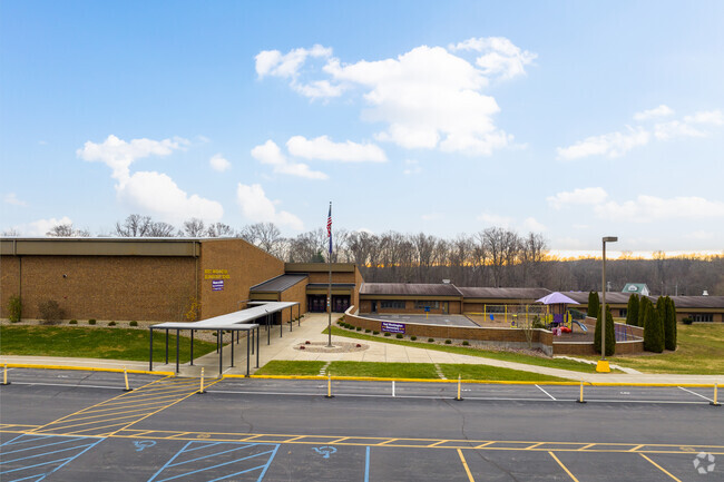 Niche ranks the teachers at East Washington Elementary with a grade of A-.