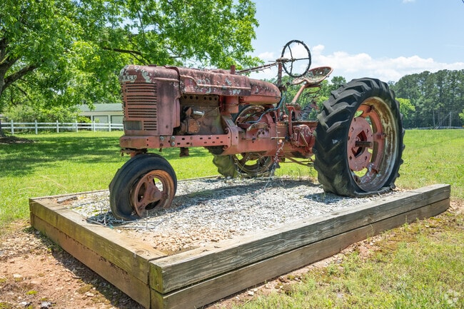 The farm lifestyle can be seen all through the Townville neighborhood.