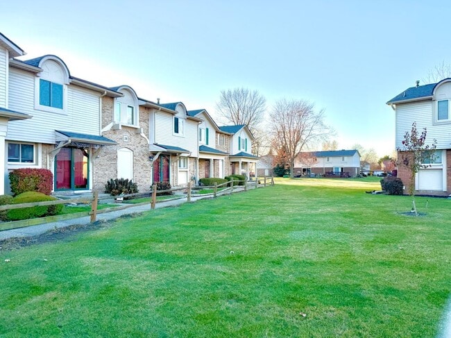 44563 Savery Dr, Canton, MI 48187 - photo 2