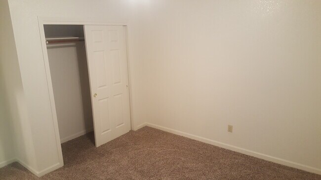 2506 N Walnut Rd, Turlock, CA 95382 - photo 7