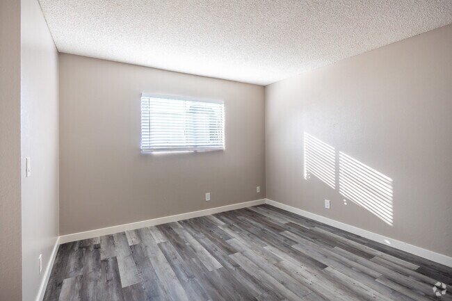 Fountain Creek Apartments, Long Beach, CA 90804 - photo 3