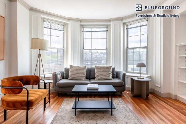 1284 Beacon St unit FL3-ID1177, Brookline, MA 02446 - photo 2