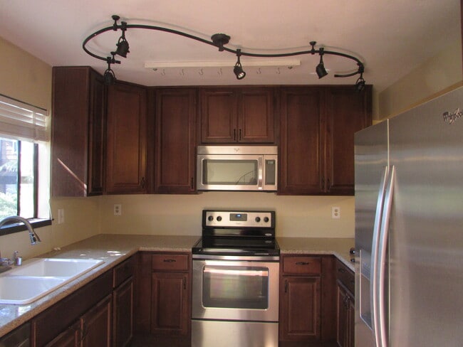 1460 Parkway Dr, Rohnert Park, CA 94928 - photo 2