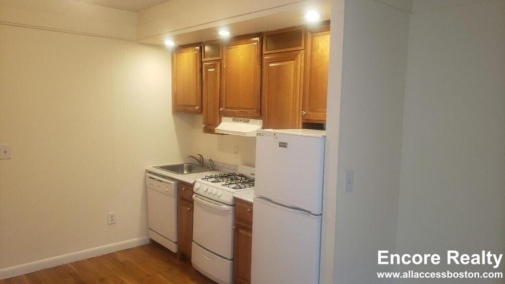304 Beacon St unit B, Boston, MA 02116 - photo 1