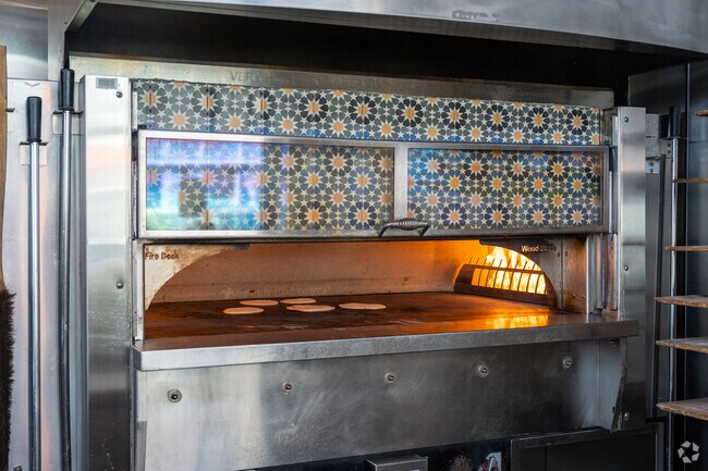 Restaurants like Tanoor, which feature fresh-baked naan, are in the Sahalee neighborhood.