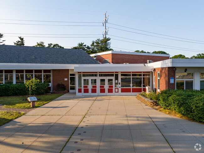Main entrance at Waverly Elementary School
