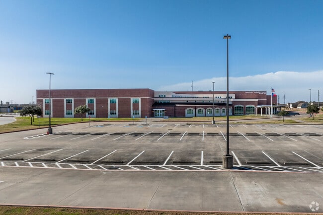 Manvel Junior High School has a student body population of 908 students.