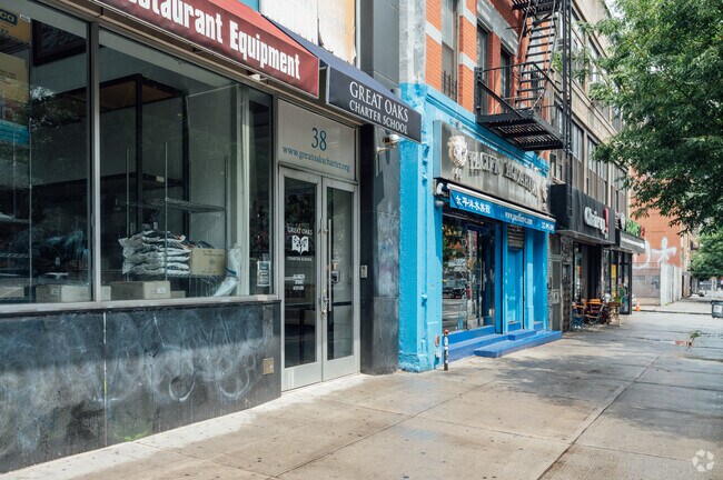 In addition to its professional teaching staff, GO-NYC employs 40+ Fellows.