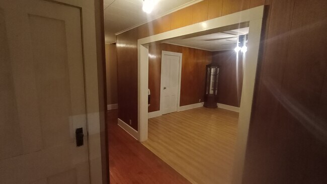 203 W Main St unit Apartment 2, Ridgway, PA 15853 - photo 4