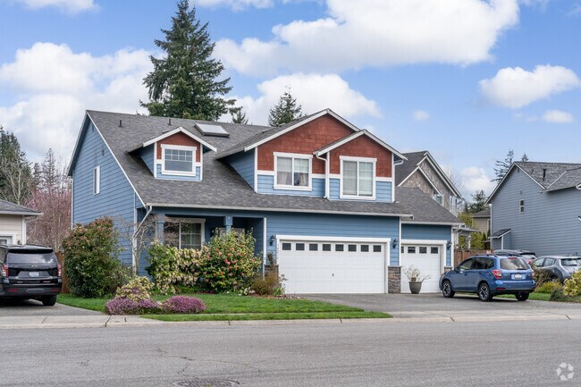 New Craftsman homes are available in Lake Stickney’s quiet neighborhoods.