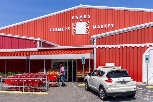 From seasonal produce to Amish specialties, Game’s Farmers Market is the heart of Green Oaks' culinary community.