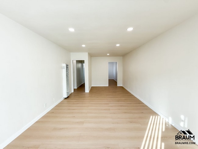 7333 Woodman Ave, Van Nuys, CA 91405 - photo 2