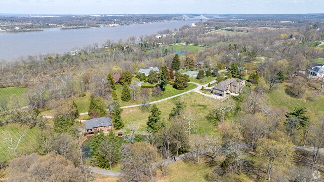 Even with Glenview's privacy, it is still not too far from restaurants and shopping